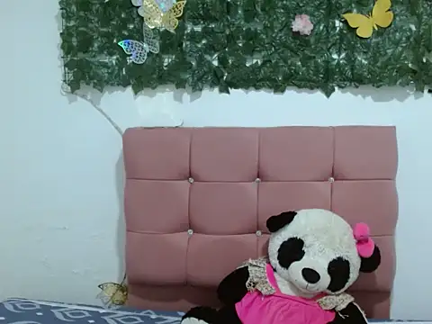 Snapshot of lia_victoria chatting on 11.10.25 lia victoria online show from 11.10.25