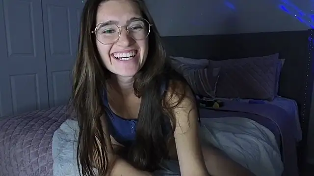 Snapshot of bambifarrina chatting on 10.04.25 bambifarrina online show from 10.04.25