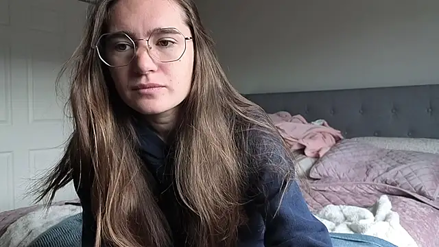 Snapshot of bambifarrina chatting on 10.16.25 bambifarrina online show from 10.16.25