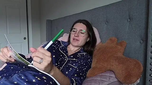 Snapshot of bambifarrina chatting on 11.08.25 bambifarrina online show from 11.08.25