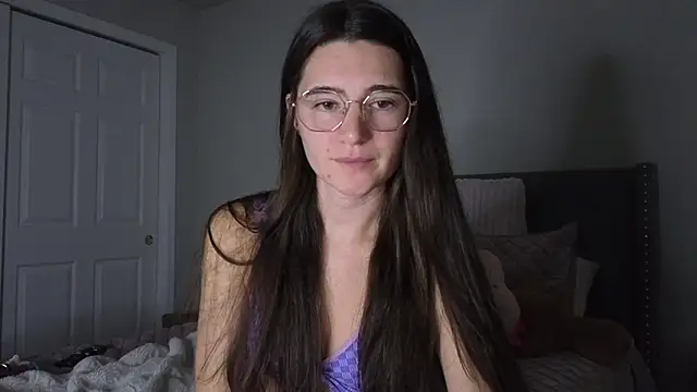 Snapshot of bambifarrina chatting on 11.30.25 bambifarrina online show from 11.30.25