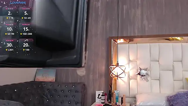 Snapshot of Foxxy_Doll chatting on 11.21.25 Foxxy Doll online show from 11.21.25