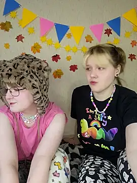 Snapshot of xrixsyx_and_ricky chatting on 10.16.25 xrixsyx and ricky online show from 10.16.25