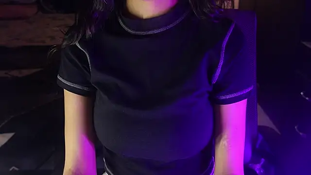 Snapshot of NidhiChandra chatting on 11.13.25 NidhiChandra online show from 11.13.25