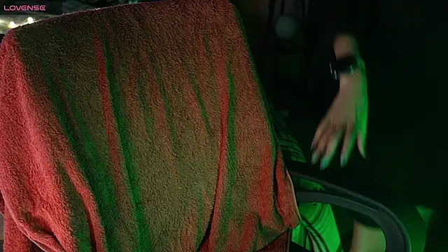 Snapshot of NidhiChandra chatting on 12.18.25 NidhiChandra online show from 12.18.25