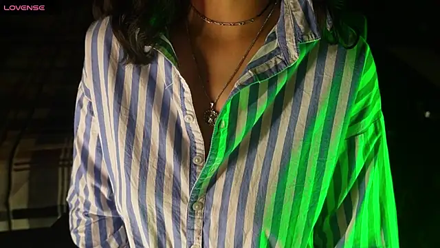 Snapshot of NidhiChandra chatting on 12.23.25 NidhiChandra online show from 12.23.25