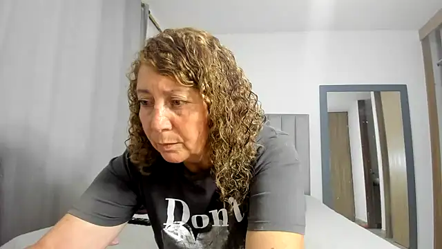 Snapshot of sarita_mature chatting on 12.05.25 sarita mature online show from 12.05.25