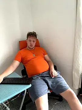 Snapshot of yourmaster2025 chatting on 09.10.25 yourmaster2025 online show from 09.10.25