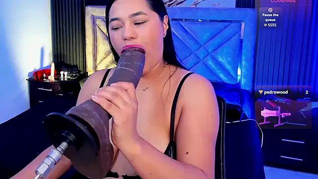 Snapshot of Issafoxx chatting on 10.27.25 Issafoxx online show from 10.27.25