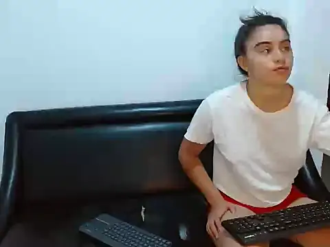 Cristalll 0925 online show from 10.14.25