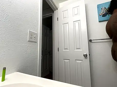 Snapshot of Bleuk chatting on 04.17.26 Bleuk online show from 04.17.26