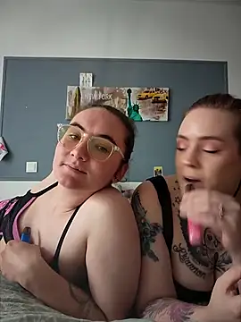 Snapshot of AndHerXO chatting on 03.13.26 AndHerXO online show from 03.13.26