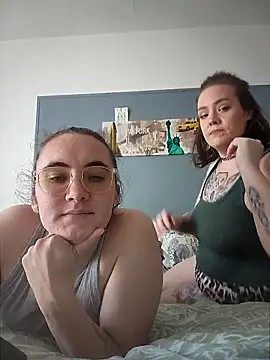 Snapshot of AndHerXO chatting on 03.19.26 AndHerXO online show from 03.19.26