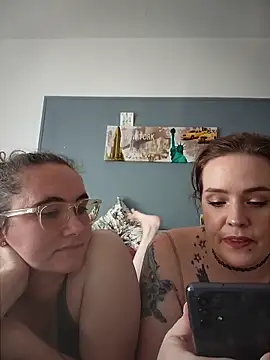 Snapshot of AndHerXO chatting on 03.21.26 AndHerXO online show from 03.21.26