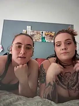 Snapshot of AndHerXO chatting on 03.22.26 AndHerXO online show from 03.22.26