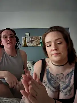 Snapshot of AndHerXO chatting on 03.26.26 AndHerXO online show from 03.26.26