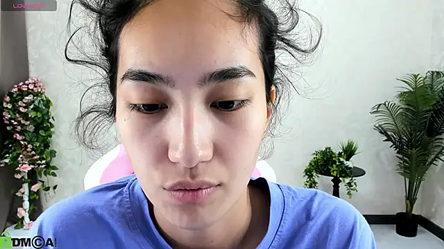 Snapshot of FlirtyAura chatting on 10.21.25 FlirtyAura online show from 10.21.25