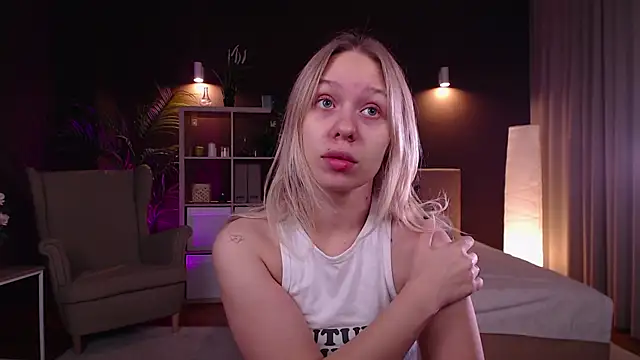 Snapshot of Pooja_Hegde chatting on 10.07.25 Pooja Hegde online show from 10.07.25