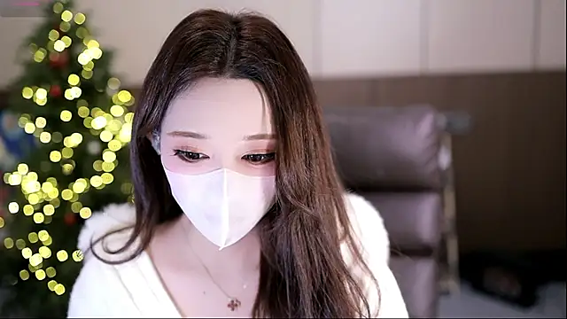 Snapshot of yaya_1888 chatting on 11.25.25 yaya 1888 online show from 11.25.25