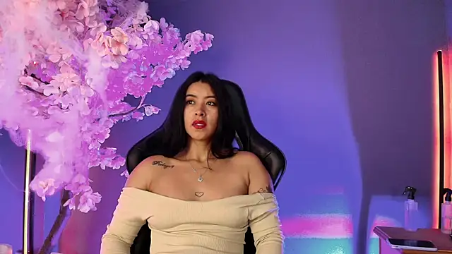 BellaFernandez   online show from 11.02.25