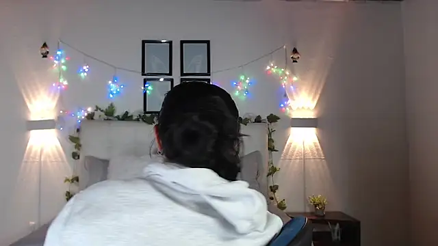 Megan 05  online show from 04.27.26
