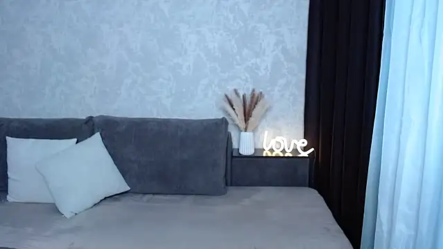 IrisJones online show from 09.26.25