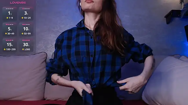 Snapshot of just_vvv chatting on 11.29.25 just vvv online show from 11.29.25