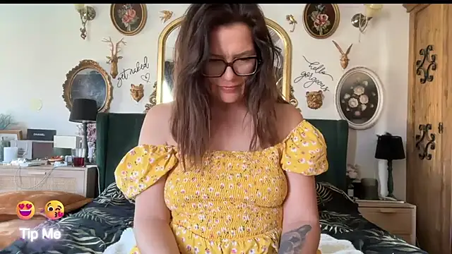 Snapshot of _Melia_ chatting on 06.17.26 Melia online show from 06.17.26