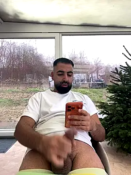 Snapshot of bignasthairy chatting on 12.20.25 bignasthairy online show from 12.20.25