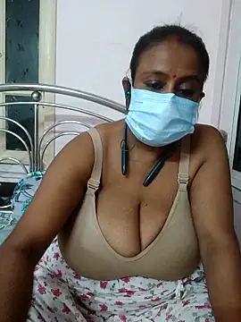 Snapshot of Barna_Love chatting on 10.08.25 Barna Love online show from 10.08.25