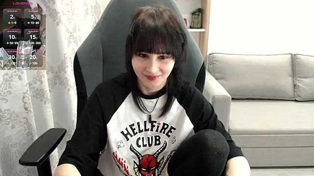 Snapshot of MistyDark chatting on 11.07.25 MistyDark online show from 11.07.25