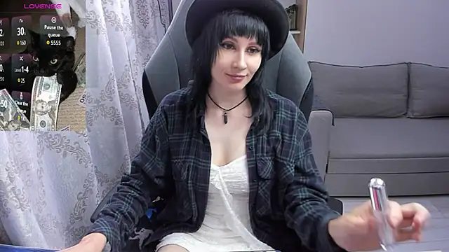 Snapshot of MistyDark chatting on 08.04.26 MistyDark online show from 08.04.26
