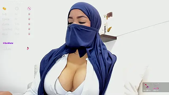 Snapshot of thaira_aly chatting on 12.20.25 thaira aly online show from 12.20.25