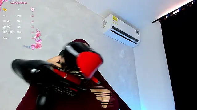 Snapshot of thaira_aly chatting on 03.02.26 thaira aly online show from 03.02.26