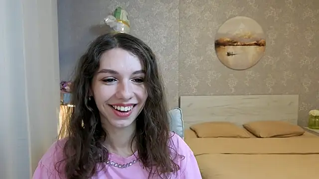 Snapshot of KellyShines chatting on 04.18.26 KellyShines online show from 04.18.26