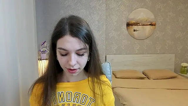 Snapshot of KellyShines chatting on 04.26.26 KellyShines online show from 04.26.26