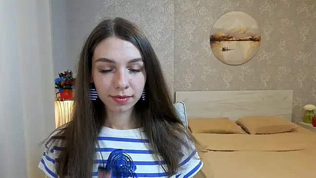 Snapshot of KellyShines chatting on 05.23.26 KellyShines online show from 05.23.26