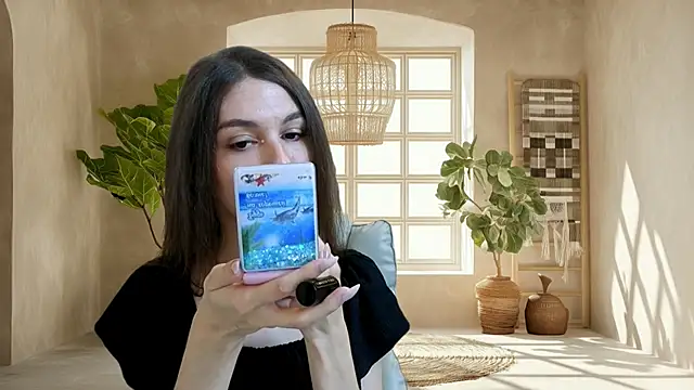 Snapshot of KellyShines chatting on 05.27.26 KellyShines online show from 05.27.26