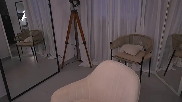 Snapshot of Carolart_ chatting on 09.10.25 Carolart  online show from 09.10.25