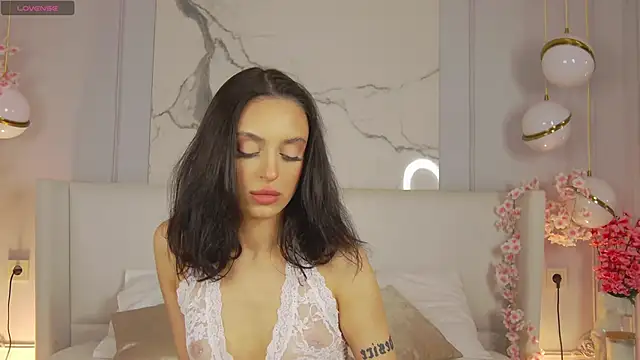 AdoraCortes online show from 10.08.25