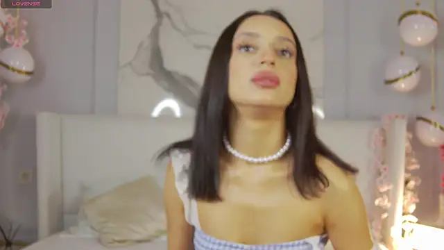 AdoraCortes online show from 10.18.25