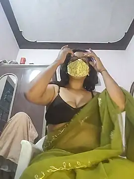Snapshot of sexy_aaru chatting on 06.18.26 sexy aaru online show from 06.18.26