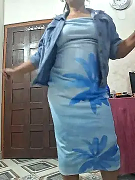 Snapshot of SIMIHOT chatting on 10.31.25 SIMIHOT online show from 10.31.25