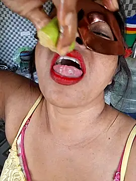 Snapshot of SIMIHOT chatting on 11.13.25 SIMIHOT online show from 11.13.25