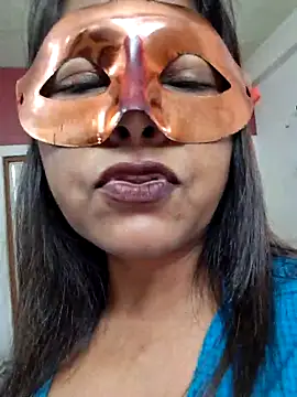 Snapshot of SIMIHOT chatting on 11.18.25 SIMIHOT online show from 11.18.25