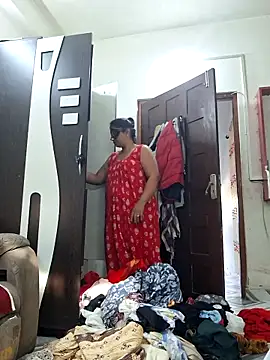 Snapshot of SIMIHOT chatting on 11.21.25 SIMIHOT online show from 11.21.25