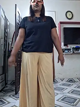 Snapshot of SIMIHOT chatting on 12.18.25 SIMIHOT online show from 12.18.25