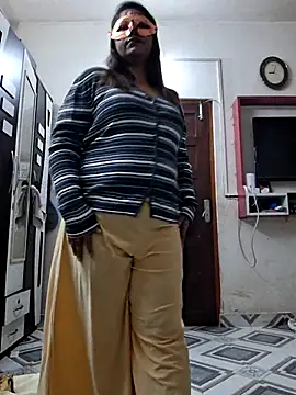 Snapshot of SIMIHOT chatting on 12.21.25 SIMIHOT online show from 12.21.25