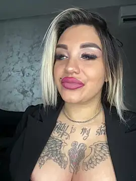 Snapshot of Princess-Jasmine07 chatting on 12.15.25 Princess-Jasmine07 online show from 12.15.25