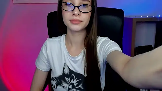 Snapshot of LuxMaya chatting on 02.12.26 LuxMaya online show from 02.12.26